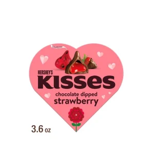 Chocolates con Leche y Centro Sabor Fresa en Caja de Corazón KISSES 102gr